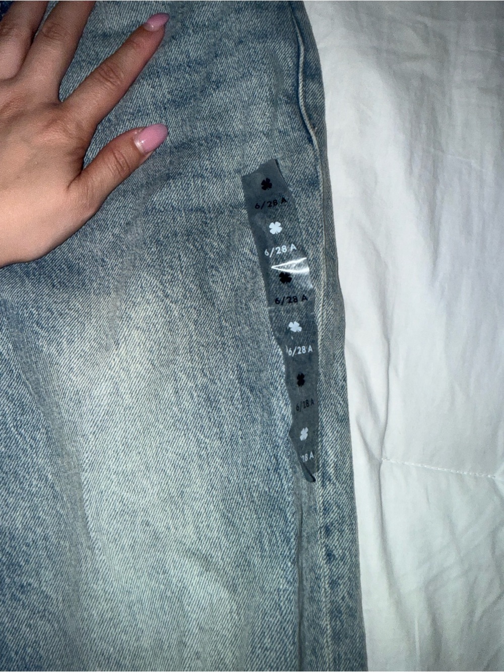 Lucky Brand High Rise Mom Jeans – Size 6/28 – NWT - Picture 3 of 3
